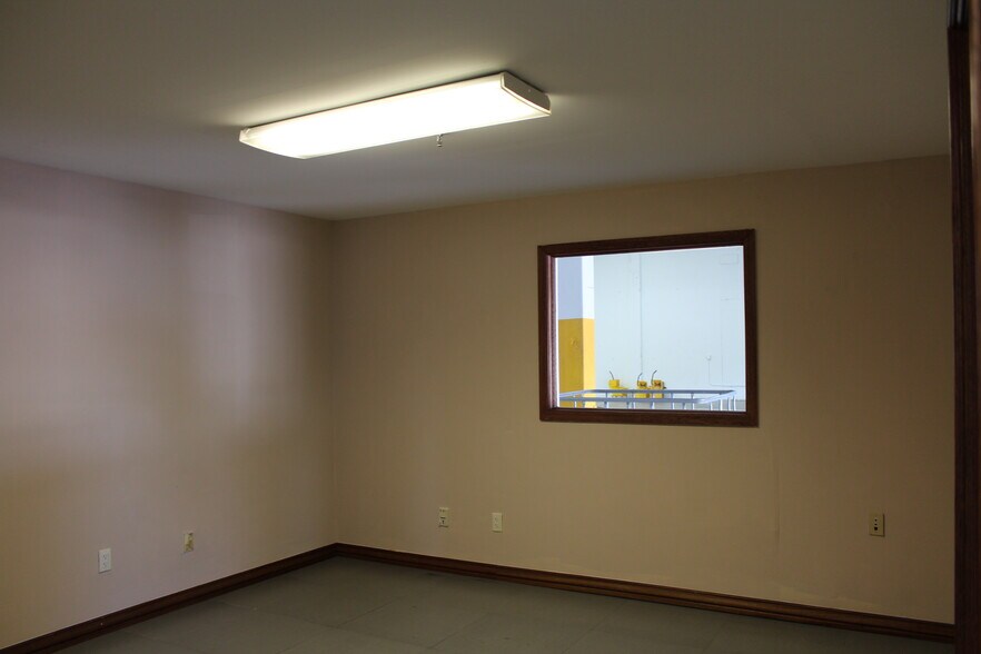 More Photos Of 1970 NW 70th Ave, Miami Warehouse For Lease