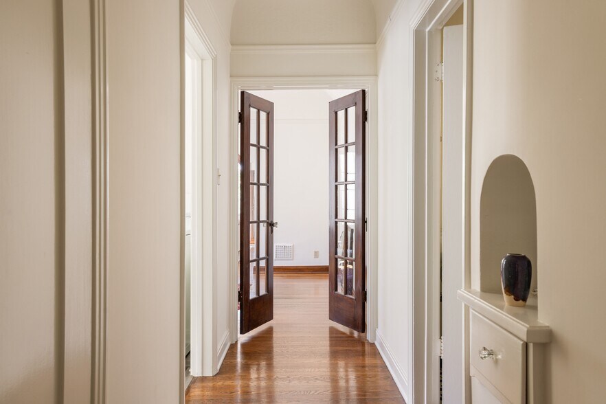 More Photos Of 326 N Sycamore Ave, Los Angeles Apartments For Sale