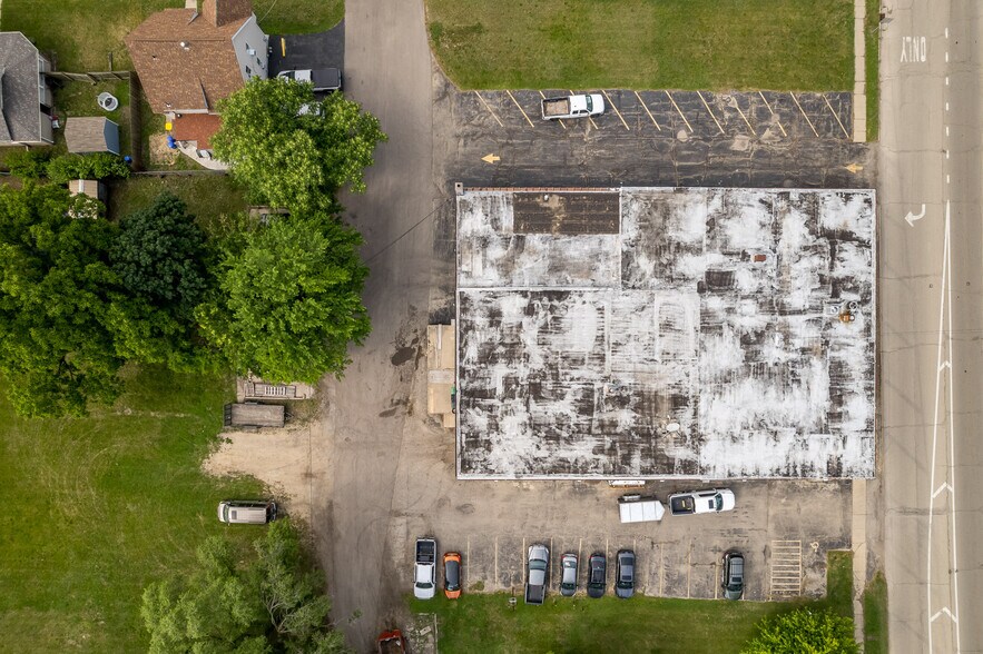 More Photos Of 415 N 3rd St, Rockford Light Distribution For Lease