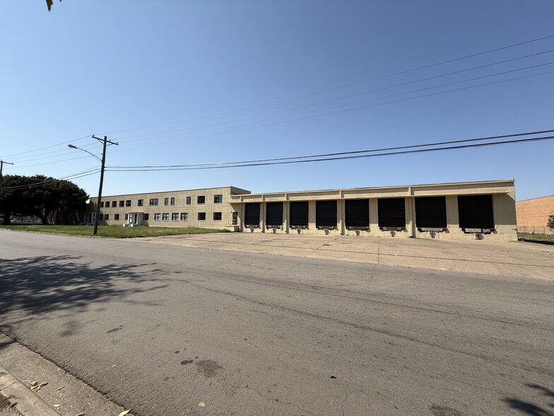 Primary Photo Of 2743 Pierce St, Dallas Manufacturing For Sale