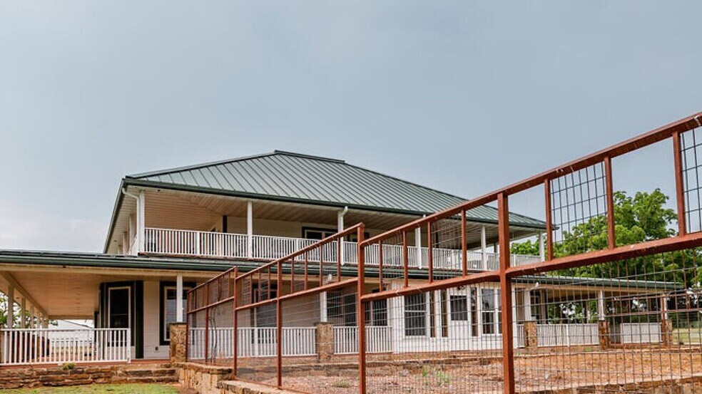 More Photos Of 352 MO-245, Dadeville Horse Stables For Sale