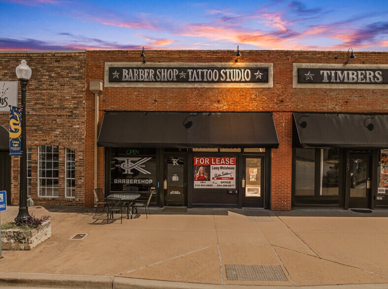Primary Photo Of 105 E Franklin St, Hillsboro Storefront For Lease