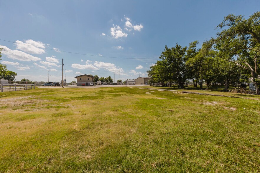More Photos Of 1610 W 6th Ave, El Dorado General Retail For Sale