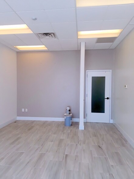 More Photos Of 801-825 N Ed Carey Dr, Harlingen Storefront Retail Office For Lease