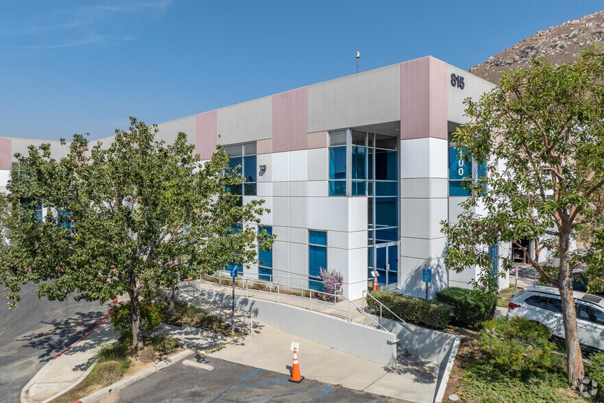 Primary Photo Of 815 Marlborough Ave, Riverside Research And Development For Lease