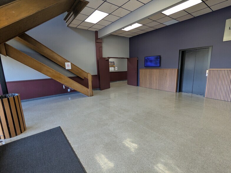 More Photos Of 5610 Kitsap Way, Bremerton Specialty For Lease