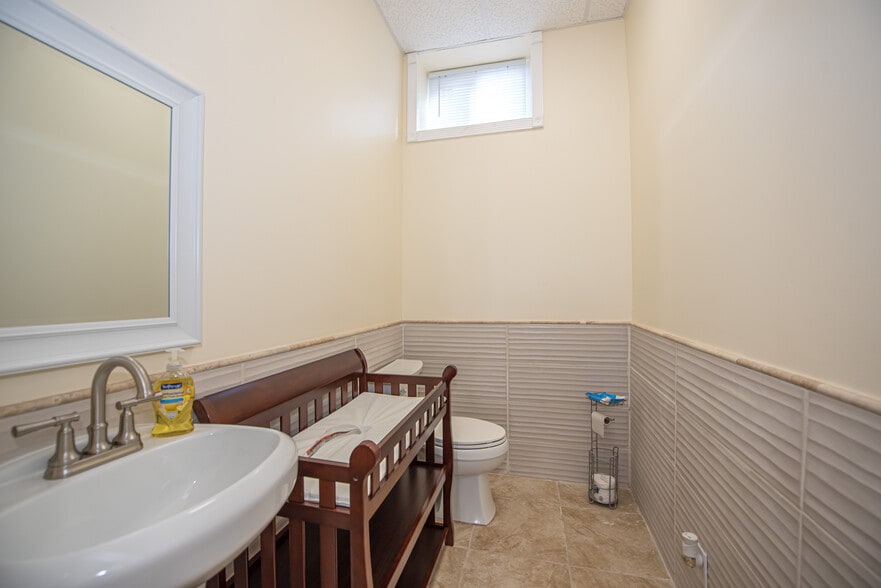 More Photos Of 141 Pine Aire Dr, Bay Shore Storefront Retail Office For Sale