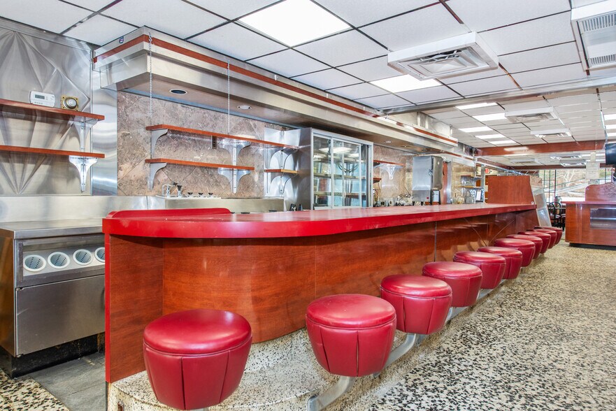 More Photos Of 2020 Greenwood Lake Tpke, Hewitt Restaurant For Lease