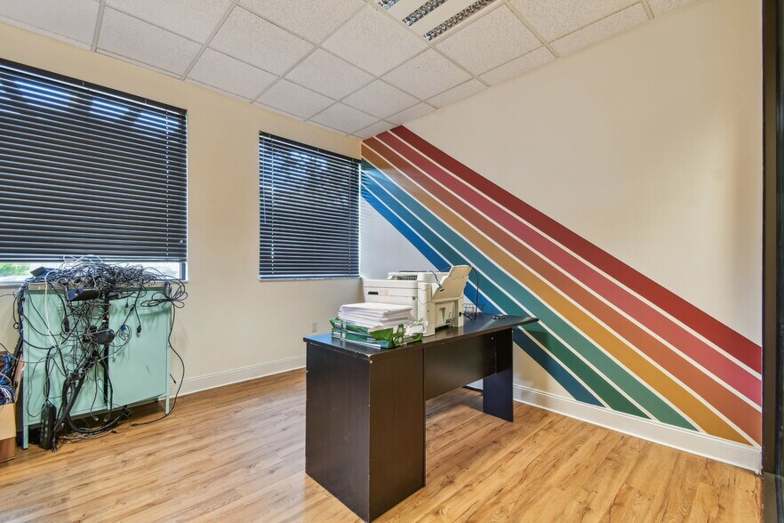 More Photos Of 10901 Danka Cir N, Saint Petersburg Office For Sale