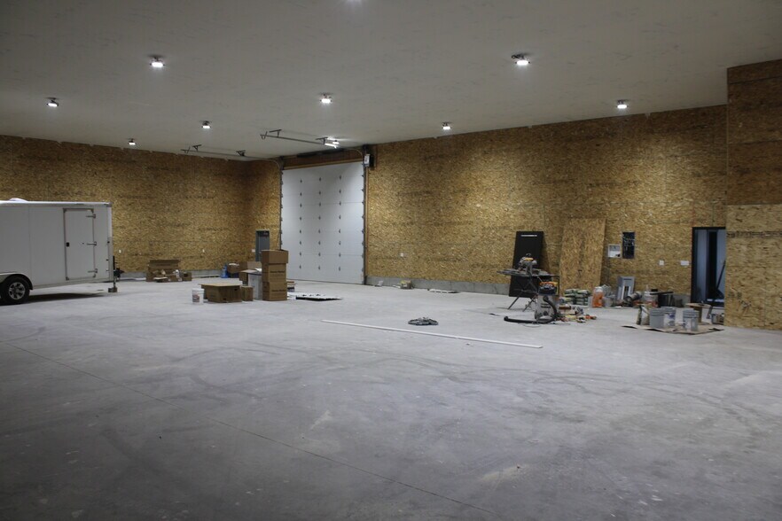 More Photos Of 61 W 465 N, Blackfoot Light Manufacturing For Lease