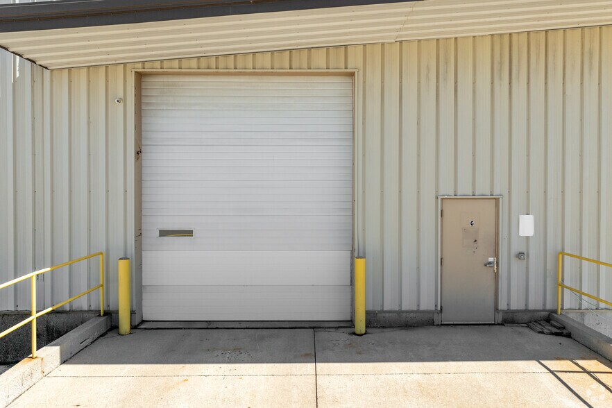 More Photos Of 1381 Partnership Dr, Ashwaubenon Warehouse For Lease
