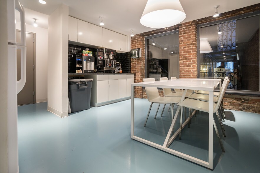 More Photos Of 234 Fifth Ave, New York Coworking Space