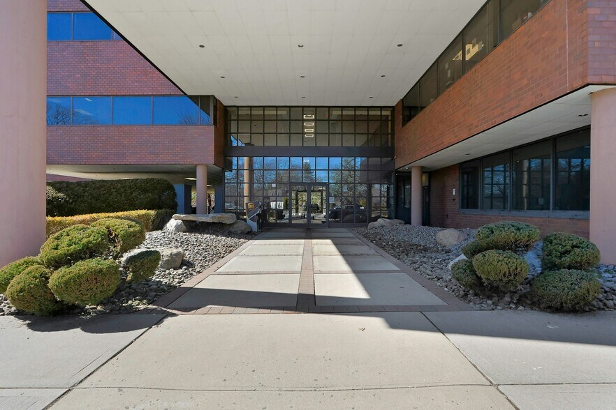 More Photos Of 100 Dutch Hill Rd, Orangeburg Medical For Lease