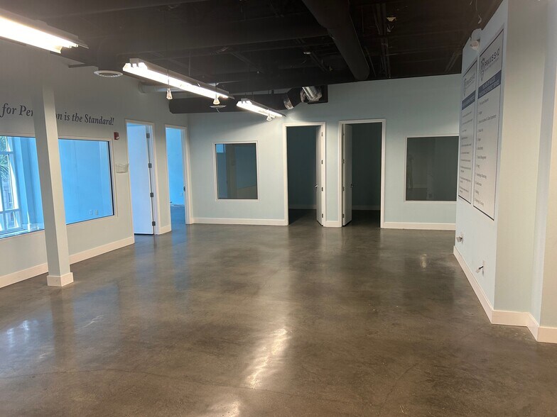 More Photos Of 1517 State St, Sarasota Office For Lease
