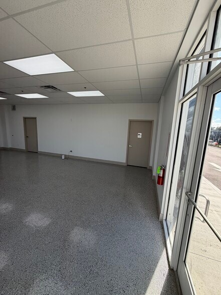 More Photos Of 5700 E Colonial Dr, Orlando General Retail For Lease