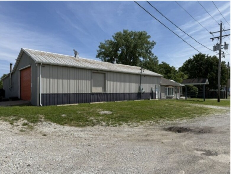 More Photos Of 200 W Buchanan St, Carlinville Warehouse For Sale