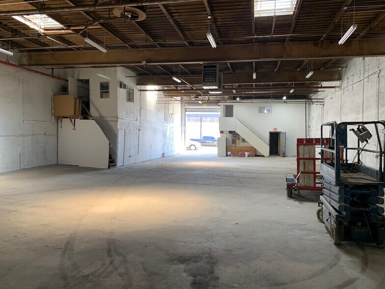 More Photos Of 2501-2515 Newbold Ave, Bronx Warehouse For Lease