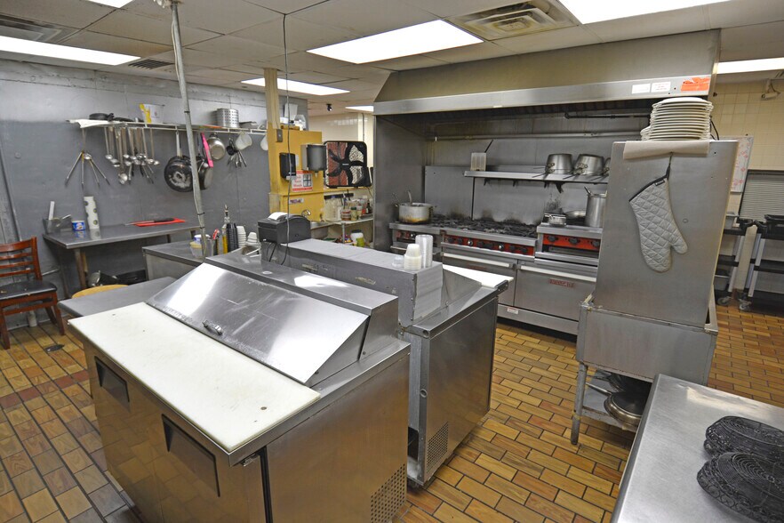 More Photos Of 101 N Us-17, Palatka Drugstore For Sale