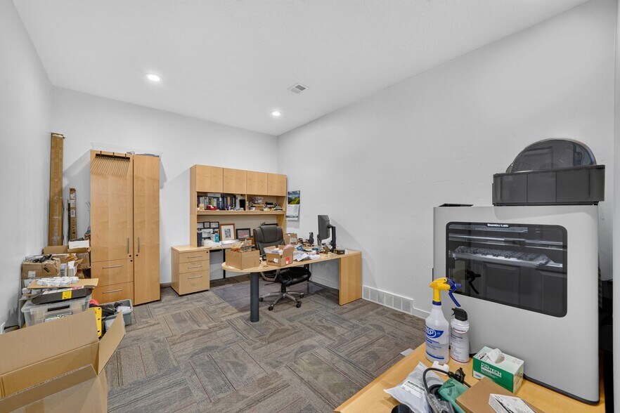 More Photos Of 79 W 3100 N, Hyde Park Flex For Sale