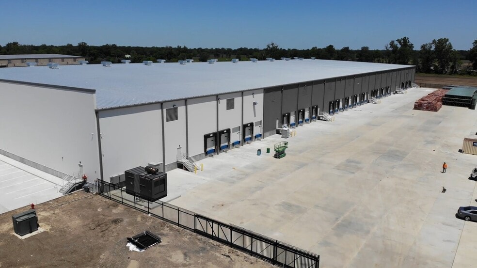 More Photos Of 2070 Commercial Dr, Port Allen Distribution For Lease
