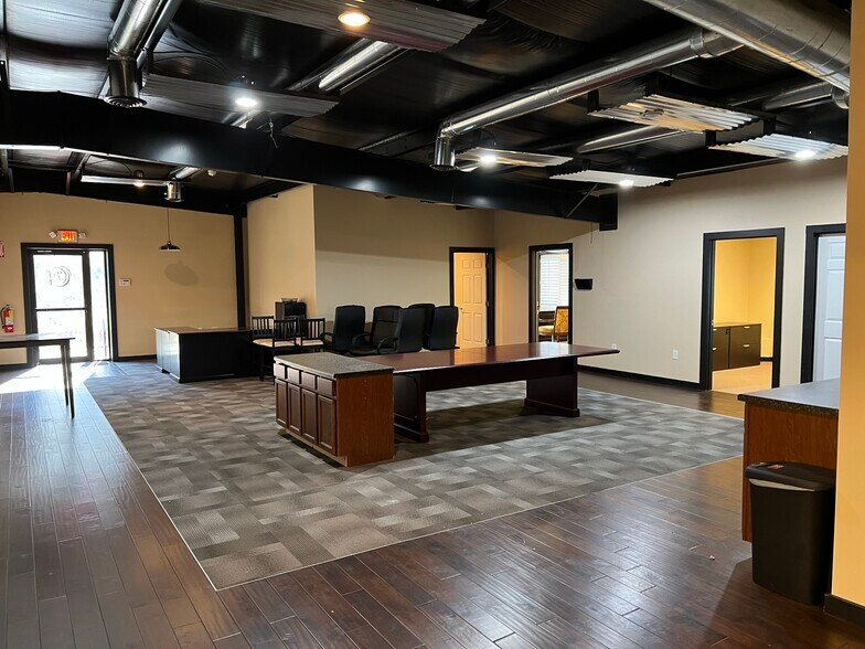 More Photos Of 230 Industrial Park Rd, Baldwin Warehouse For Sale