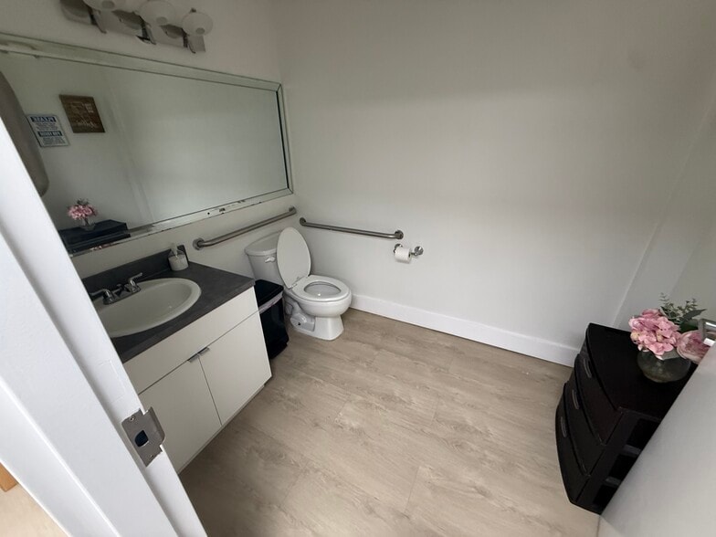 More Photos Of 1071-1075 NE 125th St, North Miami Loft Creative Space For Lease