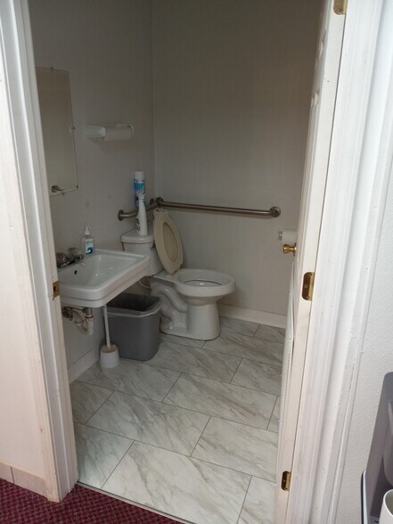 More Photos Of 600 Volunteer Pky, Bristol Office For Sale