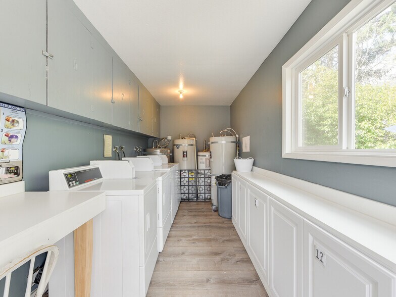 More Photos Of 4633 SW Huber St, Portland Apartments For Sale