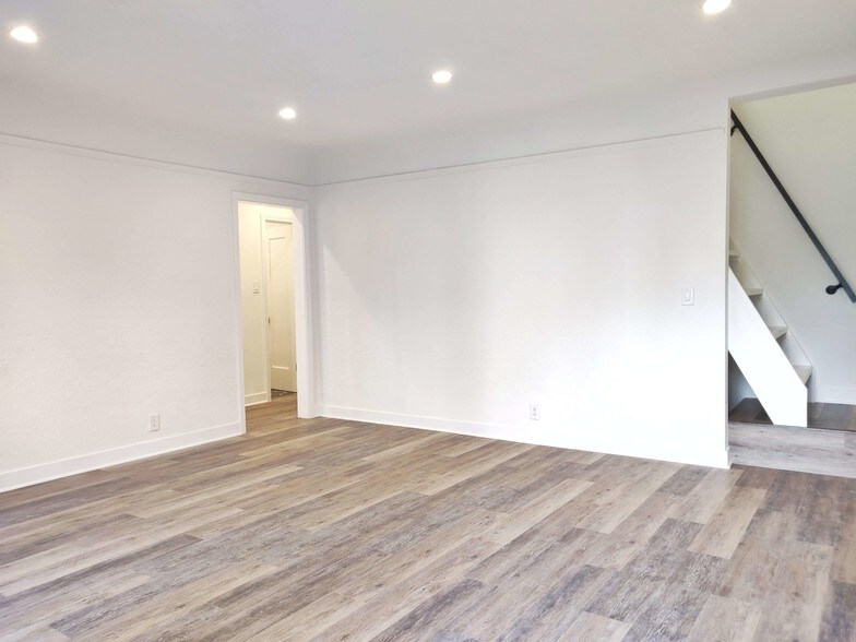 More Photos Of 537 N Orange Dr, Los Angeles Apartments For Sale