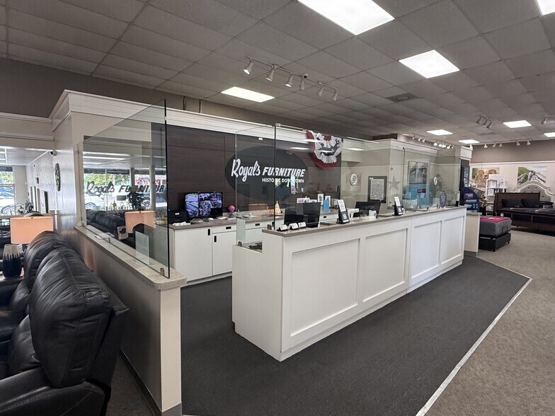 More Photos Of 21 Main St, Titusville General Retail For Sale
