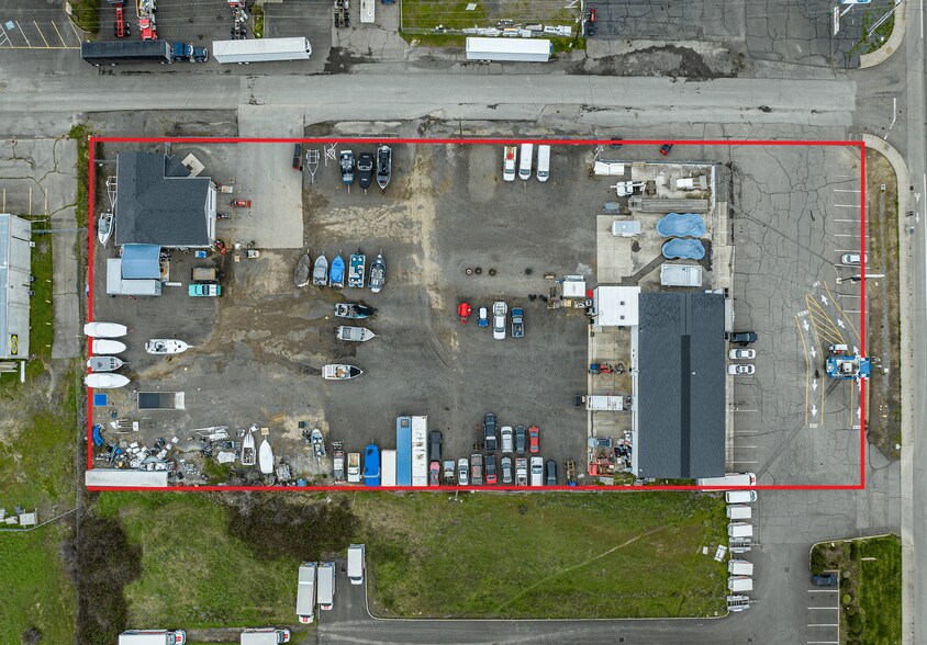 More Photos Of 3811 Crater Lake Hwy, Medford Warehouse For Sale