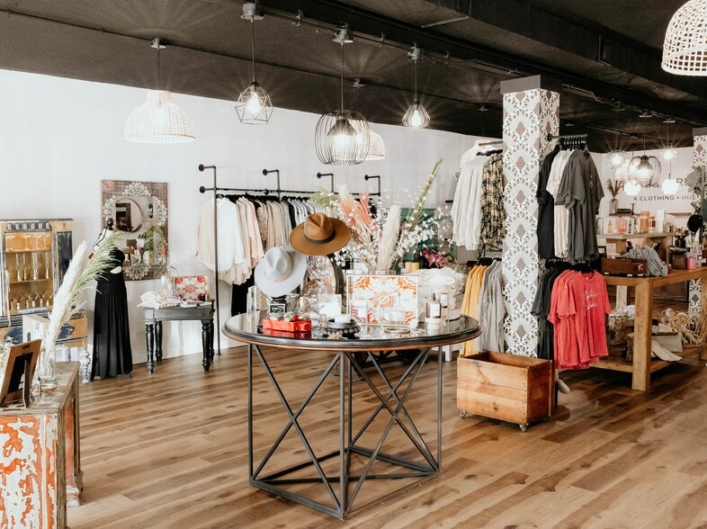 More Photos Of 411-415 5th St, West Des Moines Storefront For Lease