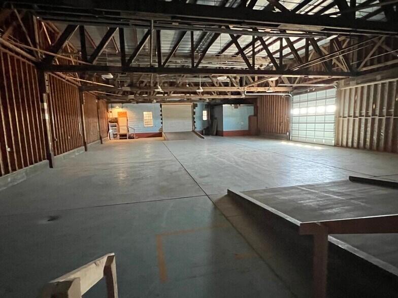 More Photos Of 1330 Banner, Sidney Warehouse For Lease