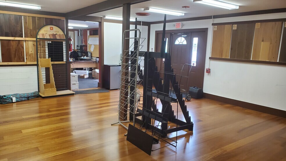 More Photos Of 30 Muller Ave, Norwalk Warehouse For Lease