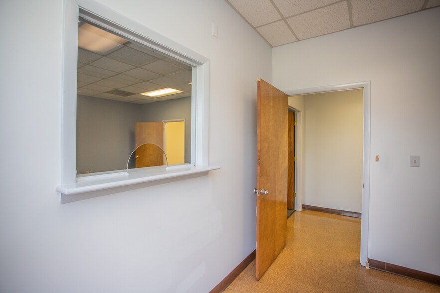 More Photos Of 80 American Wy, Natural Bridge Station Industrial For Lease