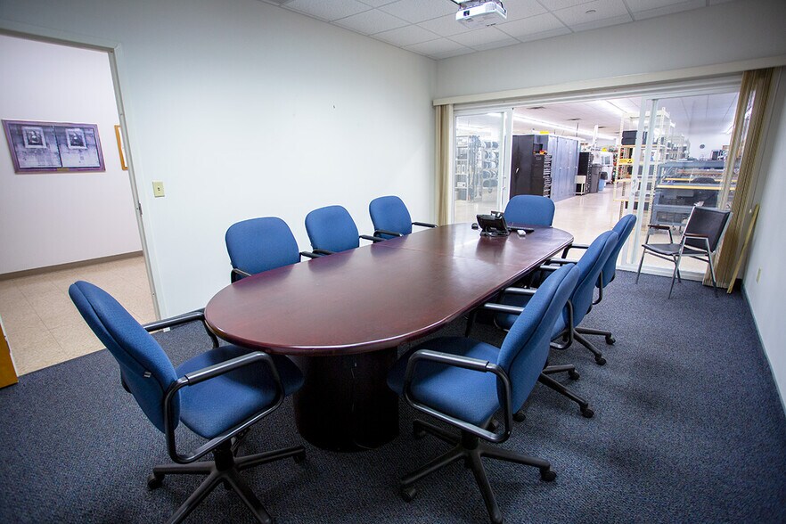 More Photos Of 11 Beaver Brook Rd, Littleton Light Manufacturing For Lease