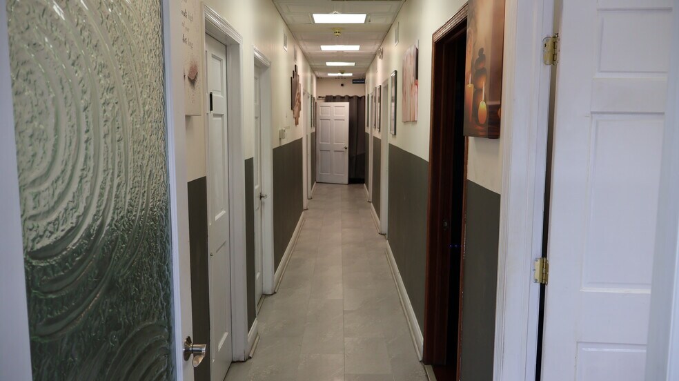 More Photos Of 626-636 E Ogden Ave, Naperville Unknown For Lease