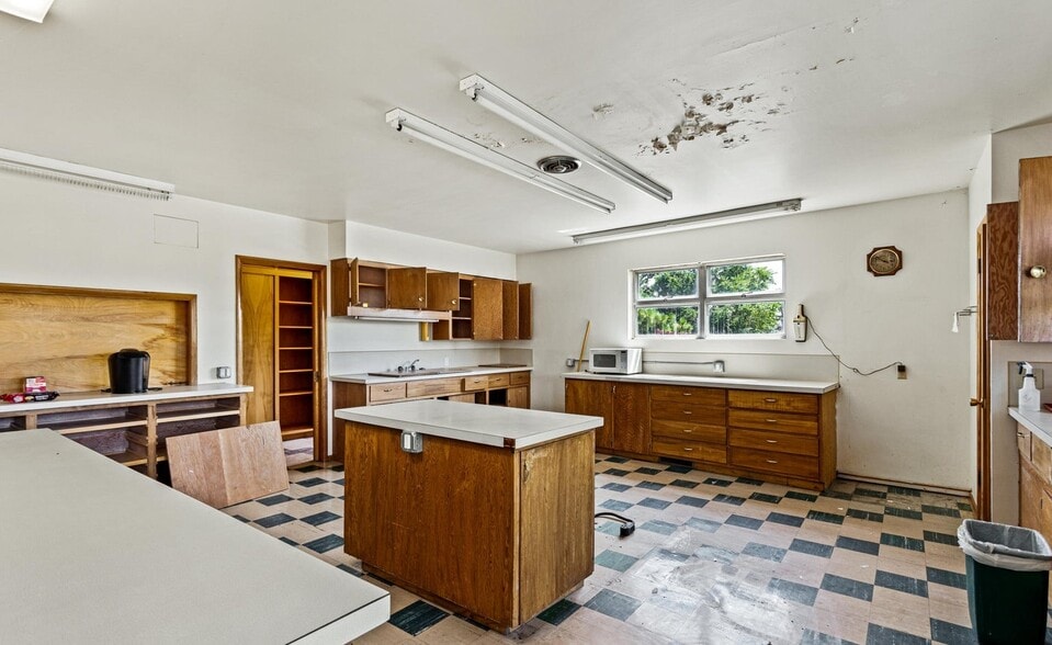 More Photos Of 720 Franklin Rd, Tieton Religious Facility For Sale