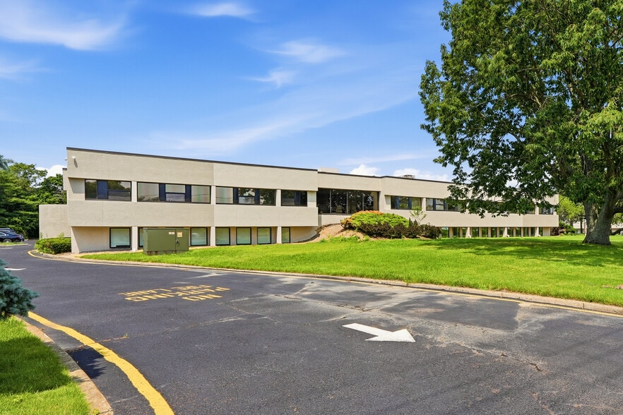 More Photos Of 1130 Hooper Ave, Toms River Office For Lease