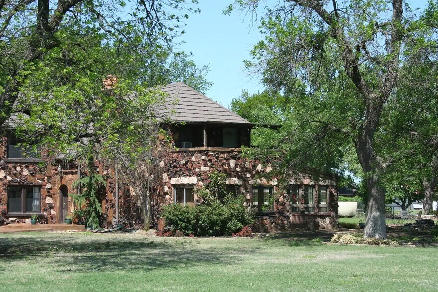 More Photos Of 900 N Burford Ave, Watonga Specialty For Sale
