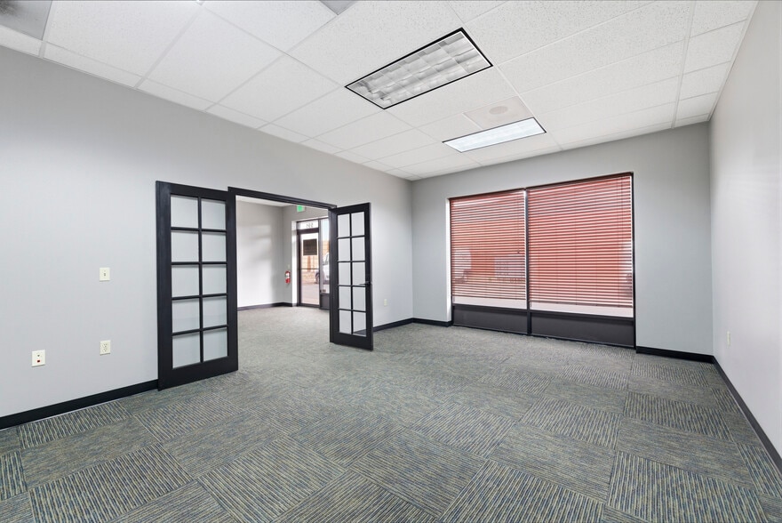 More Photos Of 587-623 Denver Ave, Loveland Flex For Lease