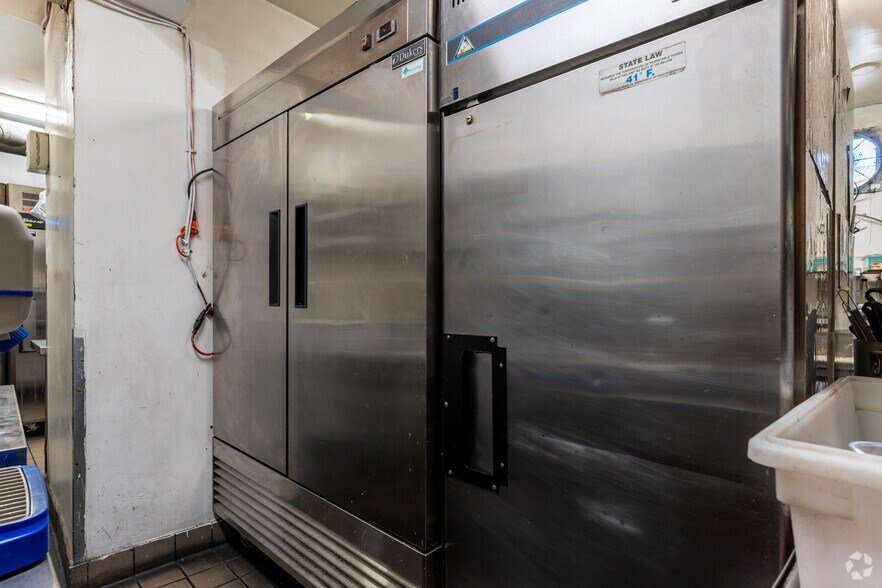 More Photos Of 755 S Hobart Blvd, Los Angeles Storefront Retail Office For Lease