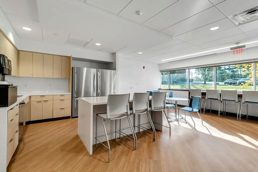 More Photos Of 100 Corporate Pky, Amherst Unknown For Lease