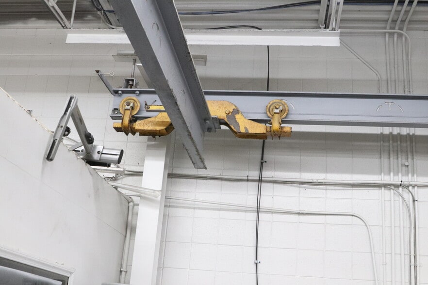 More Photos Of 4583 American Road rd, Rockford Flex For Lease