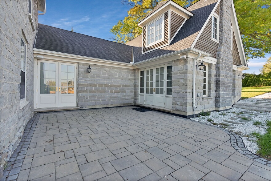 More Photos Of 780 Garden St, Whitby Office Residential For Sale