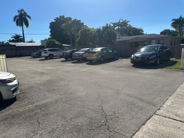 More Photos Of 724 NE 4th St, Hallandale Beach Apartments For Sale