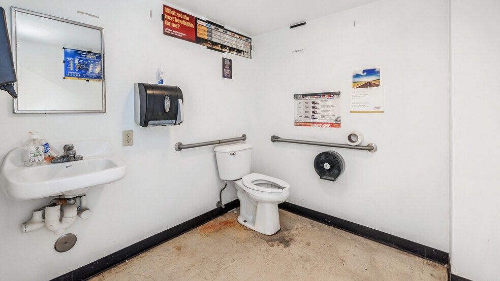 More Photos Of 8145 W US Hwy 2, Iron Mountain Freestanding For Sale