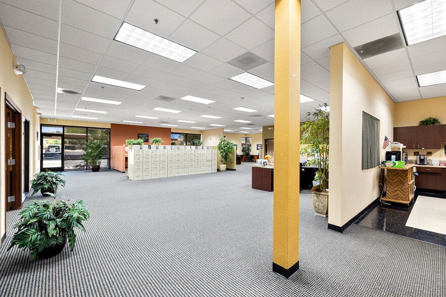 More Photos Of 550 S Paseo Dorotea, Palm Springs Medical For Sale