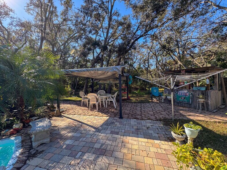 More Photos Of 15525 Shady Hills Rd, Spring Hill Restaurant For Sale