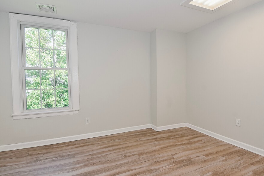 More Photos Of 93-97 Broad St, Middletown Office For Sale